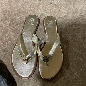 Tory Burch Benton Metallic Gold Calf Leather Slip On Thong Sandal Shoes size 8